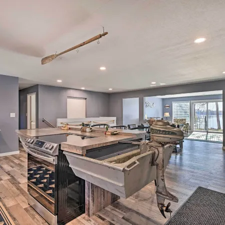 Charming Wausau Cottage on-Site Lake Access!