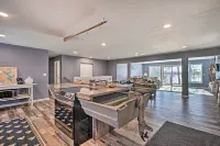 Charming Wausau Cottage on-Site Lake Access! - Parking