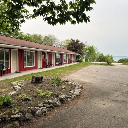 M-22 Inn Suttons Bay