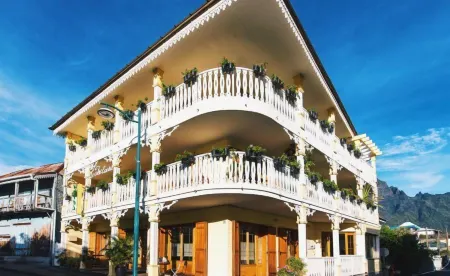 Tsilaosa Hôtel Отели рядом с достопримечательностью «Питон-де-Неж»