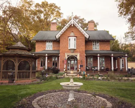 The Steamboat House Bed & Breakfast Hotels in West Galena Township
