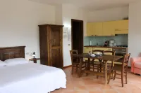 Appartamenti Ferrari Residence Hotels in Maccagno con Pino e Veddasca