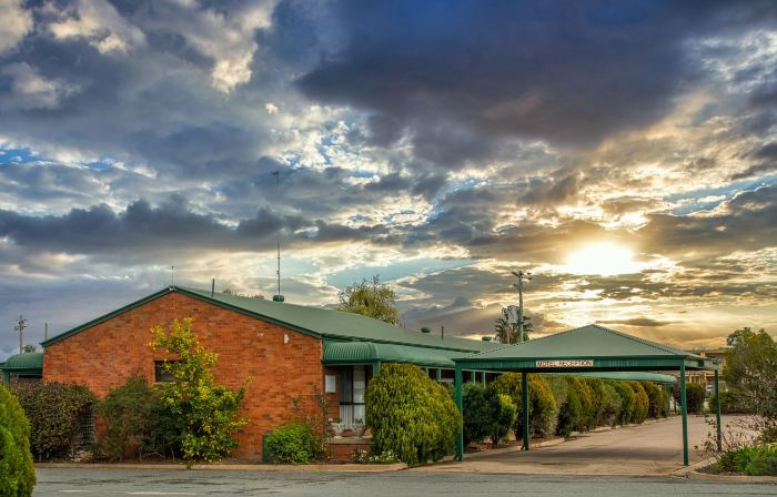 Deniliquin Country Club Motor Inn