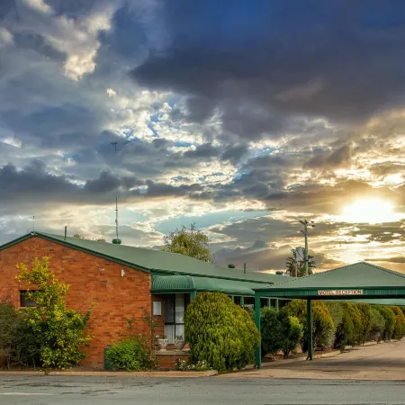 Deniliquin Country Club Motor Inn