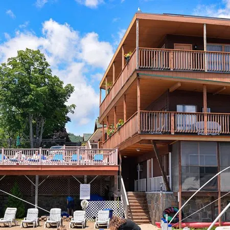 Lake Crest Inn