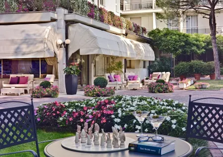 Hotel Eliseo Terme Отели рядом с достопримечательностью «Metropole Minigolf»