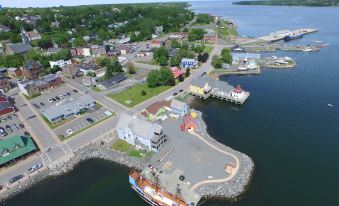 The Lionstone Inn Motel and Cottages