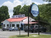 Tuggle's Gap Roadside Inn - Blue Ridge Parkway Hotels in Smith River