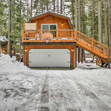 Mountain Chalet w/ Hot Tub by CLE Elum Lake!
