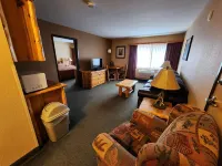 Pine Peaks Lodge & Suites
