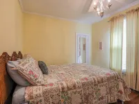 The Lilac Cottage is a charming 2-bedroom house in Cloudcroft with fenced yard! Hotels in Cloudcroft