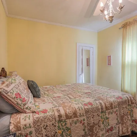 The Lilac Cottage is a charming 2-bedroom house in Cloudcroft with fenced yard! Отели в г. Клаудкрофт