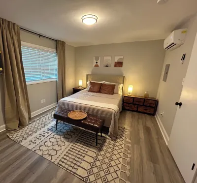 Chic & Cozy Plaza Midwood Gem-1 bedroom condo with A/C