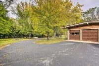 Fenced Yard Fox River Grove Home, Dogs Welcome - 3-Star