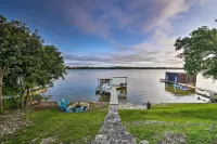 Lakefront Home < 3 Miles to Historic Granbury! - Pet friendly