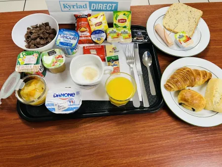 Kyriad Direct Rouen Sud - Val de Reuil Отели рядом с достопримечательностью «Museum of Louviers»