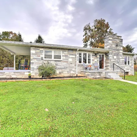 Home w/ Yard: 8 Mi to French Broad River Park