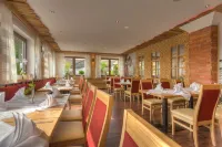 Landhotel Zum Goldenen Kreuz Hotels in VohenstrauB