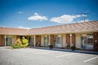 Australian Settlers Motor Inn - parking