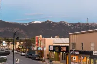 Uptowner Hotel