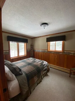 Powdery Peak Ski Chalet- Where Mountain Memories Begin