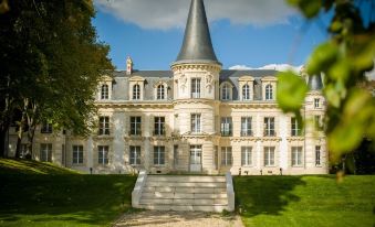 Le Château D Hardricourt