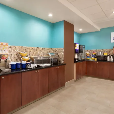 Days Inn & Suites by Wyndham San Antonio Near Frost Bank Ctr