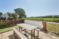 Host & Stay - Easton Meadows Holiday Cottage - parking