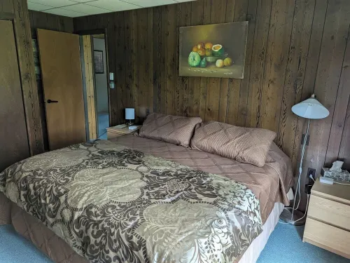 Time for fall colors!  2BR Country House property, dog friendly with a hot tub!