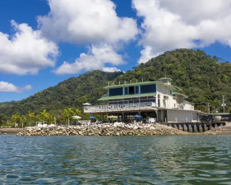 アマカ オーシャン リビング ロッジ ゴルフィトのホテル