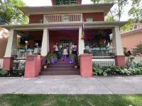 Charming 1-bedroom Carriage House in the best neighborhood in Longmont