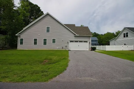 Single home quiet neighborhood close to beach. Отели в г. Ошен Вью