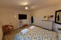 2Bd Garden Home - A Short Walk to Stonehenge - Bungalows