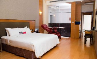 Royal Group Motel Chien Kuo Branch