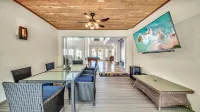 Golden Globe - luxury on the canal with pool/spa