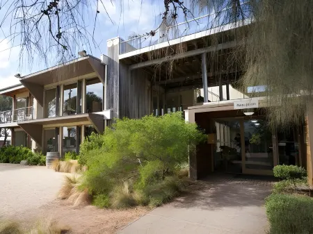 YHA Apollo Bay Eco Отели в г. Аполло-Бэй