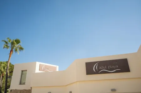 Apartamentos Azul Playa Отели рядом с достопримечательностью «Castillo de Santueri»