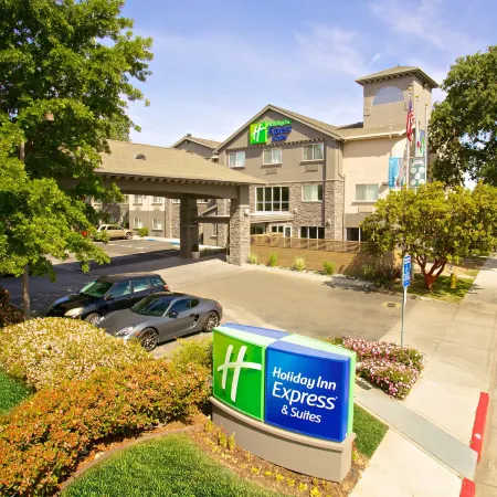 Holiday Inn Express & Suites PASO ROBLES by IHG