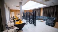 SV Chrome by AJ Boutique Hotel - breakfast