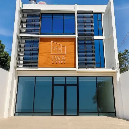 Iwa Hotel Отели рядом с достопримечательностью «Колледж Бохоль Институт оф Текнолоджи Интернешнел»