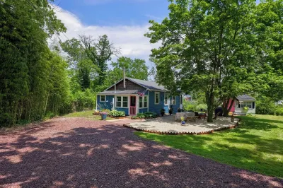 Waterfront cottage in historic Charlestown, Maryland