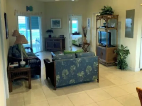 Beachfront Peace!  Awesome top floor condo on Caribbean plus military discount! Hotels in North Side