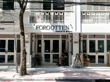 Forgotten Hostel Silom Отели рядом с достопримечательностью «Wat Mai Phiren»