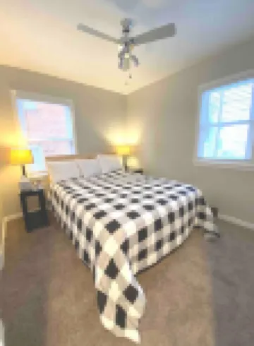 Skots Villa Bottom West. Near Sanford Medical, Midco, Univ. SF & Augustana