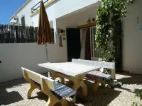 Pleasant beach house with the best sand and calmest sea in the whole Algarve. Hotels in Altura