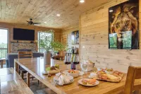 Lions Landing by AvantStay Sleeps 12 Hot Tub Game Room Views Near Pigeon Forge