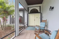 Private Oasis! Heated Pool, Fenced Yard, Poolside Bathroom, Grill, Mins to Beach