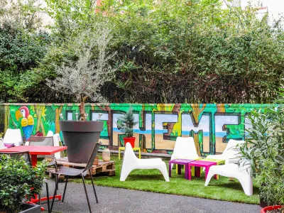 이비스 파리 포르트 드 클리시 상트르 보죵 AP-HP 병원 주변 호텔