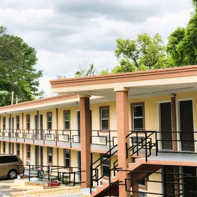OYO Hotel Tallahassee Downtown Hotels near Grove Museum