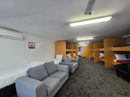 Bluewater Hotel Отели в г. Нейпир